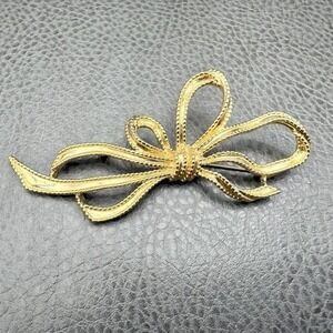Vintage Trifari Bow Brooch Gold Tone Ribbon Pin Textured Beaded Edge Costume Jew